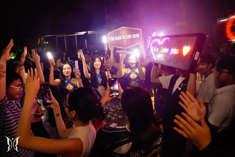 Không gian đêm nhạc tại KÉN Skybar