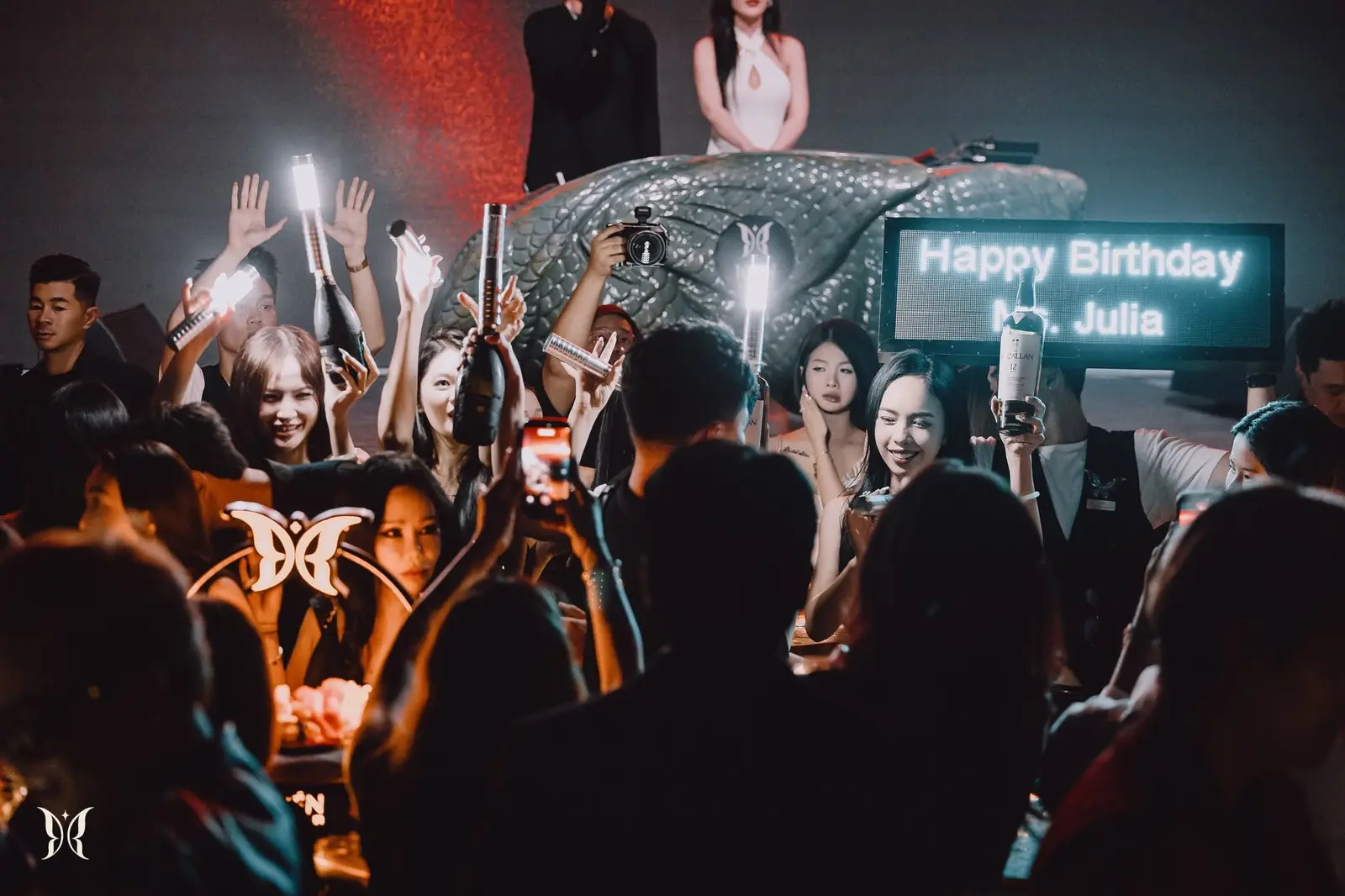 Đêm kỷ niệm tại khu VIP KÉN Skybar